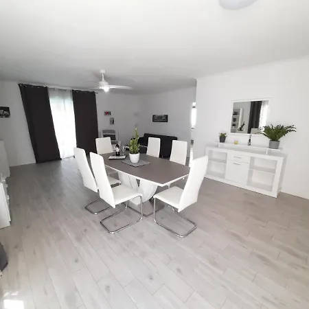 Blanca Villa *
