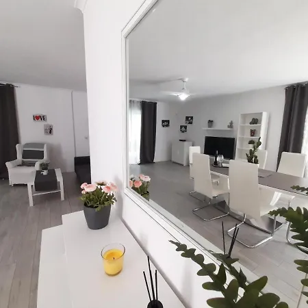 Blanca Villa *